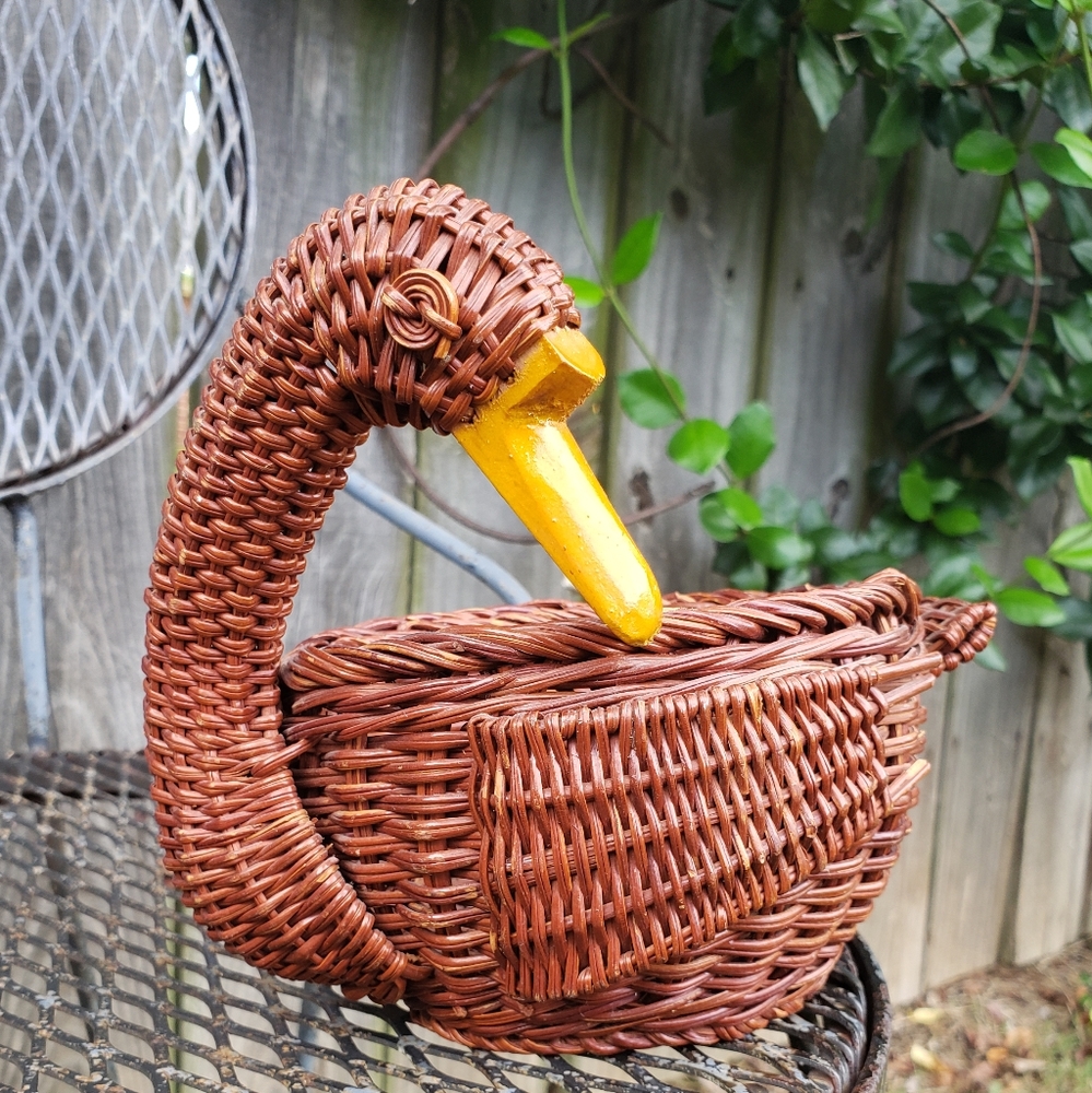 Vintage sm. duck woven rattan basket plant holder